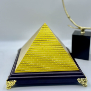 Pyramidenergifrekvensgenerator (önskningar kan skrivas inuti)